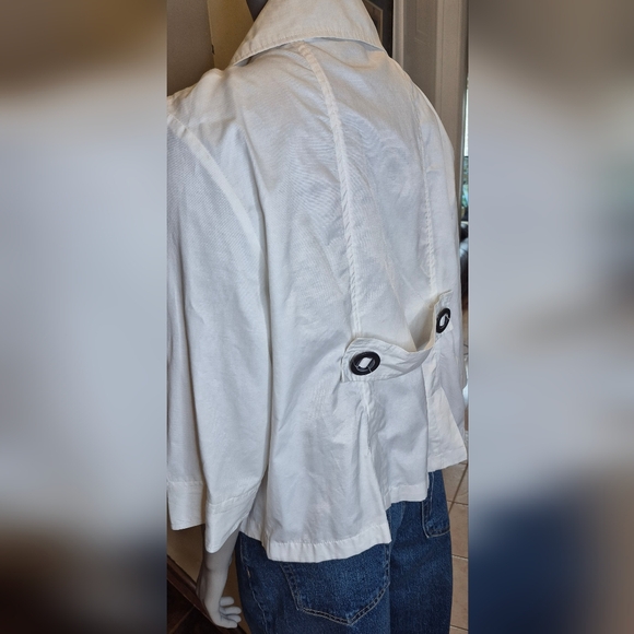 Women's White Button-Up Jacket - Picture 8 of 10